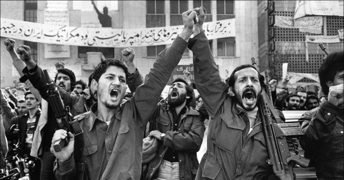 Quando a Esquerda Marxista Acreditou no Islã Revolucionário: A Ilusão que Deu Poder a Khomeini e Devorou Seus Aliados