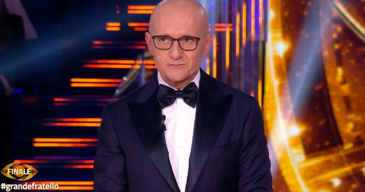 Alfonso Signorini: o ‘grande frio’ como moralizador — editorial sai enquanto procuradoria de Milão o ouve