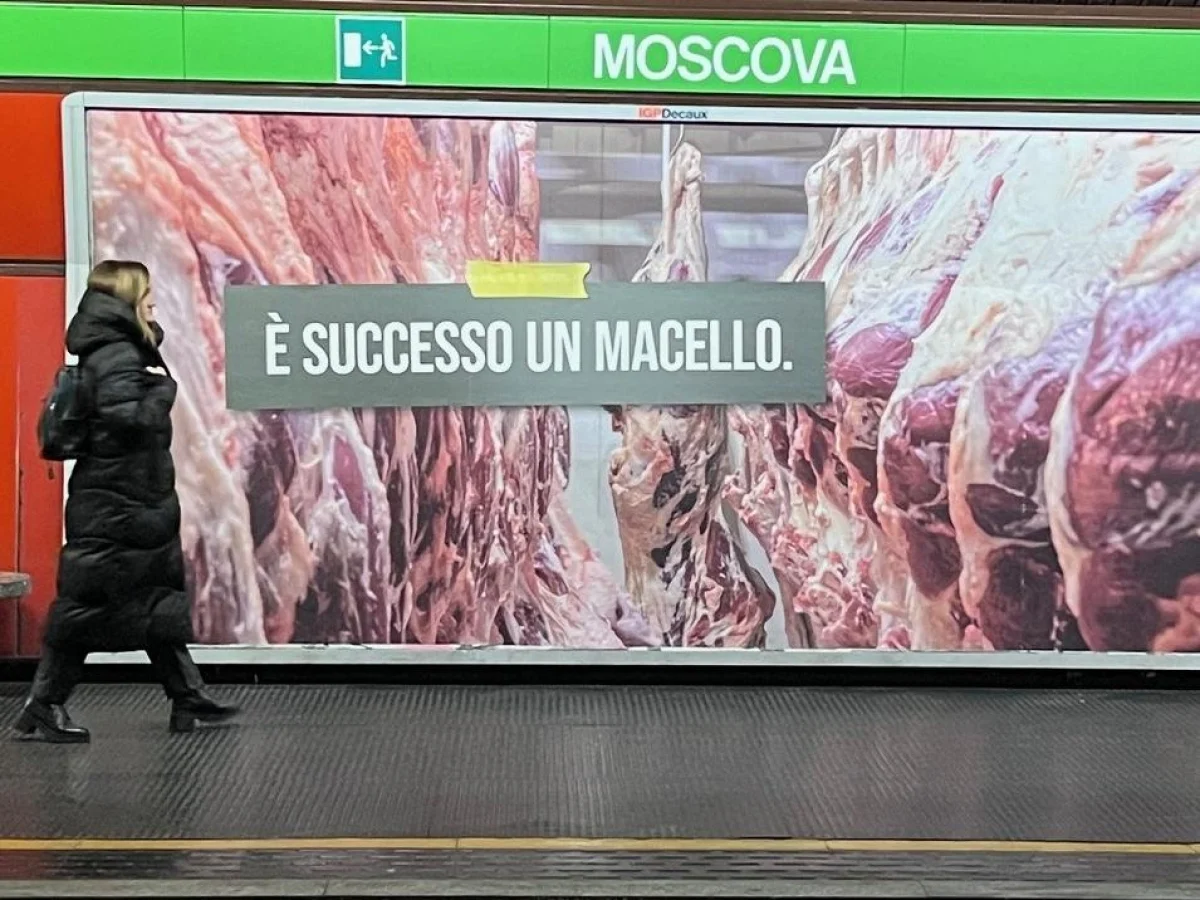 Manifestos choc invadem Milão e Roma: campanha misteriosa provoca debate sobre carne e veganismo