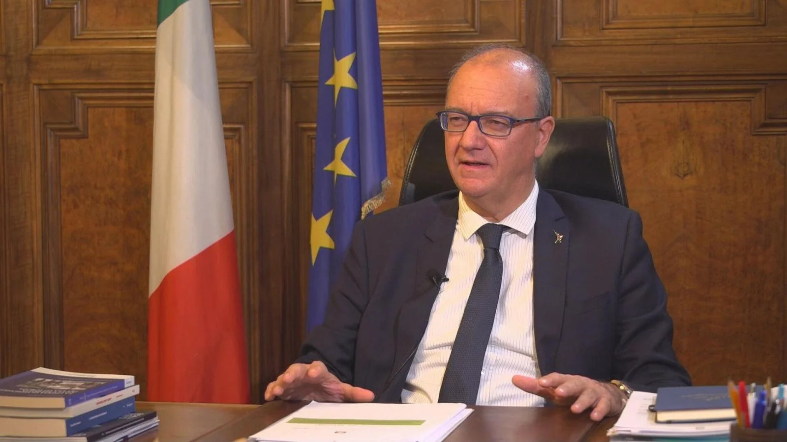 Valditara propõe metal detector em escolas de maior risco após estupro de violência estudantil