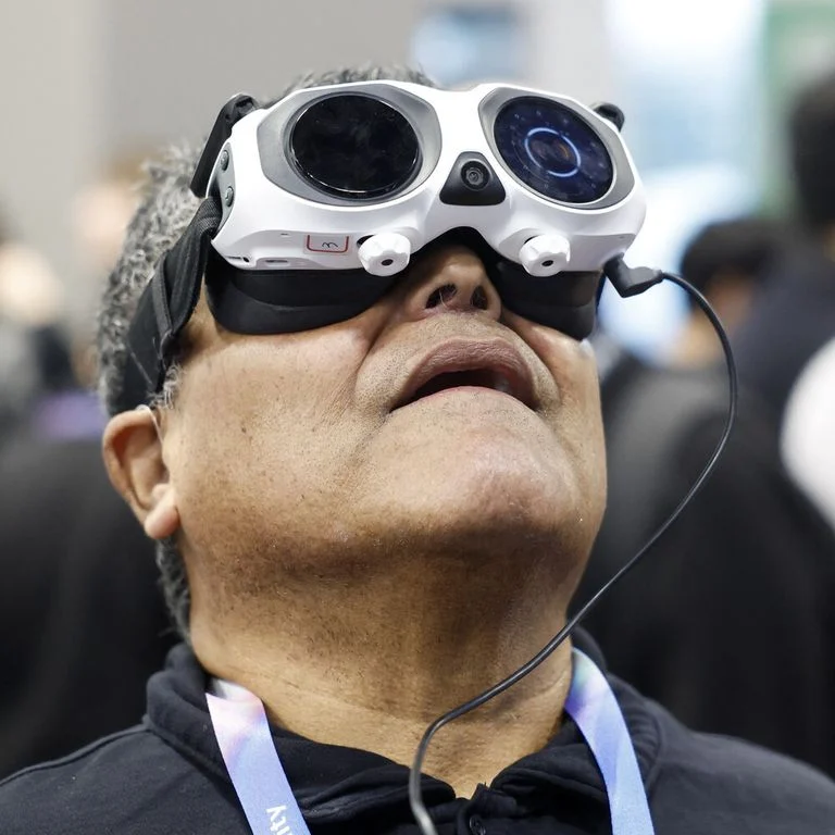 Robot da compagnia e schermi trasformisti: le stranezze del CES 2026 — agi.it