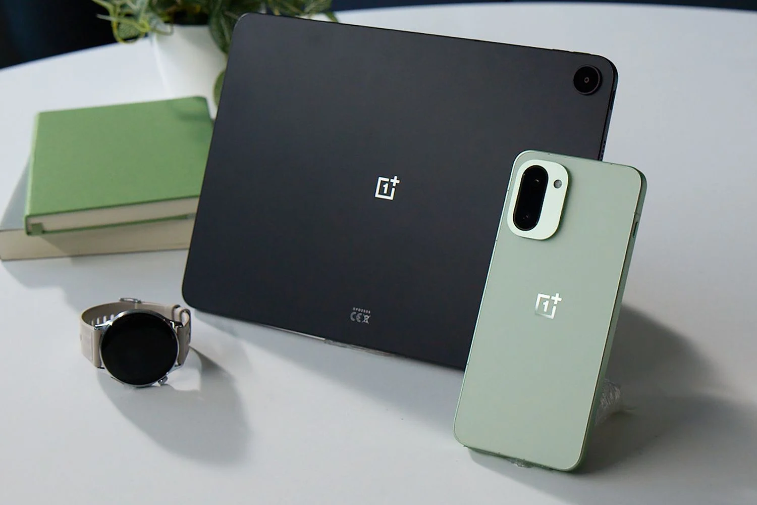 OnePlus reconstrói seu ecossistema com OnePlus 15R, Pad Go 2 e Watch Lite