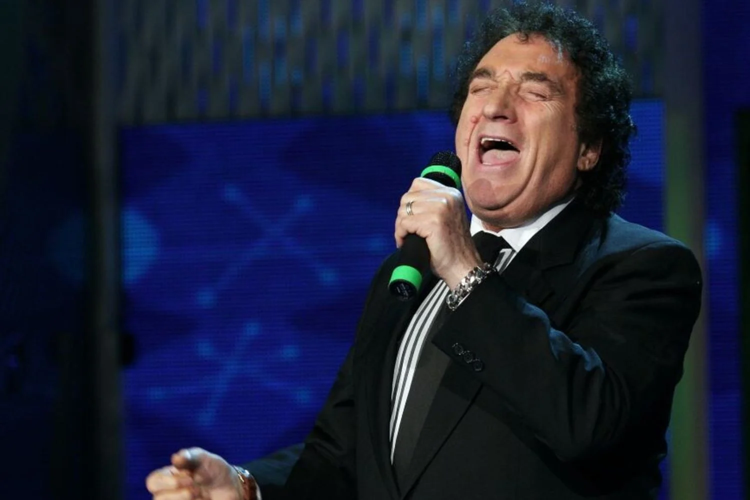 Morre Tony Dallara, a voz que reinventou a canção italiana do pós-guerra