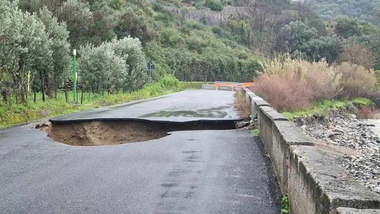 Il maltempo minaccia Sardegna, Sicilia e Calabria: allerta rossa prorogata — rainews.it
