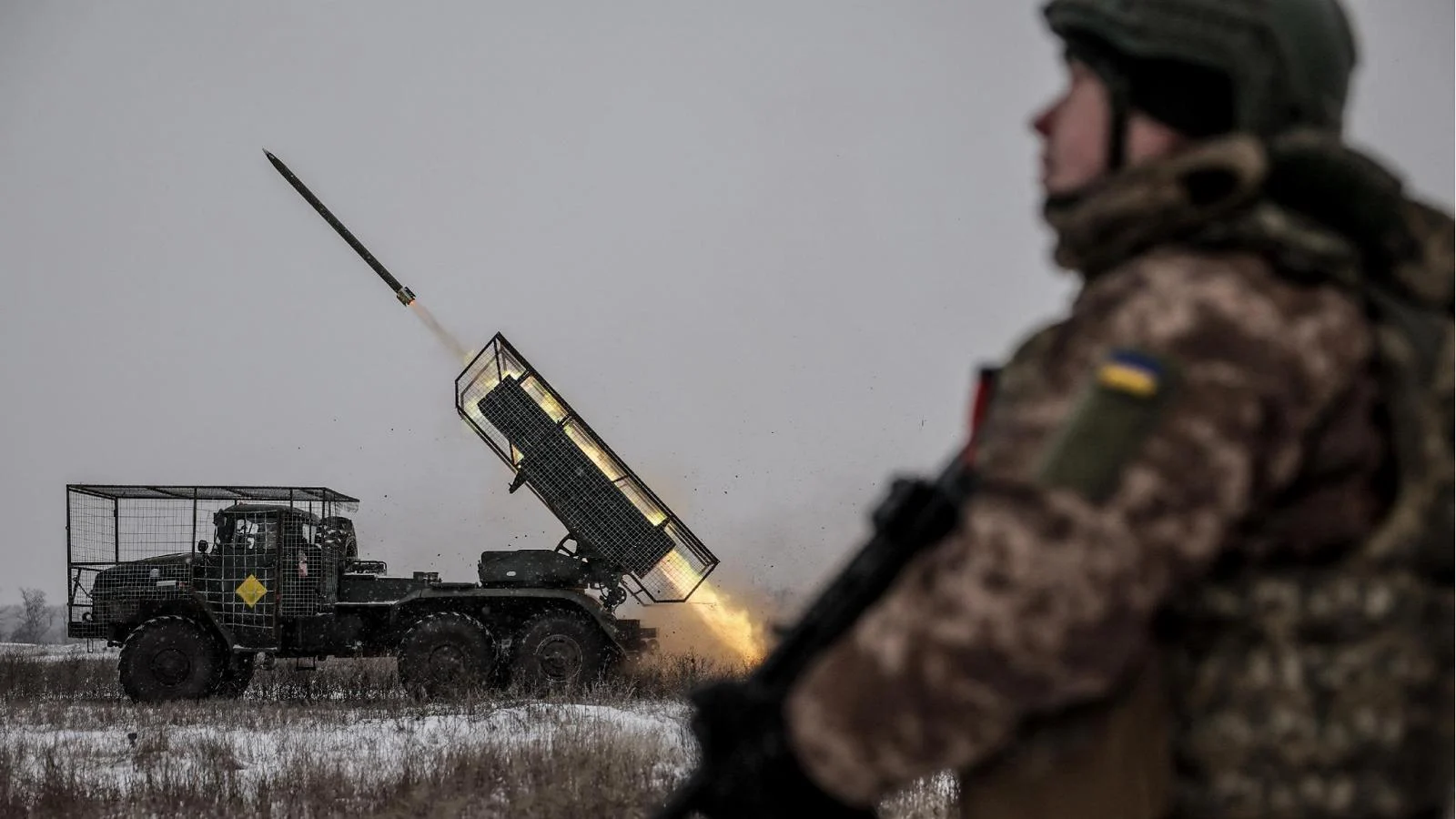 Ataques russos atingem Kiev e região; negociações emperram e, por ora, não há encontro Trump–Zelensky em Davos