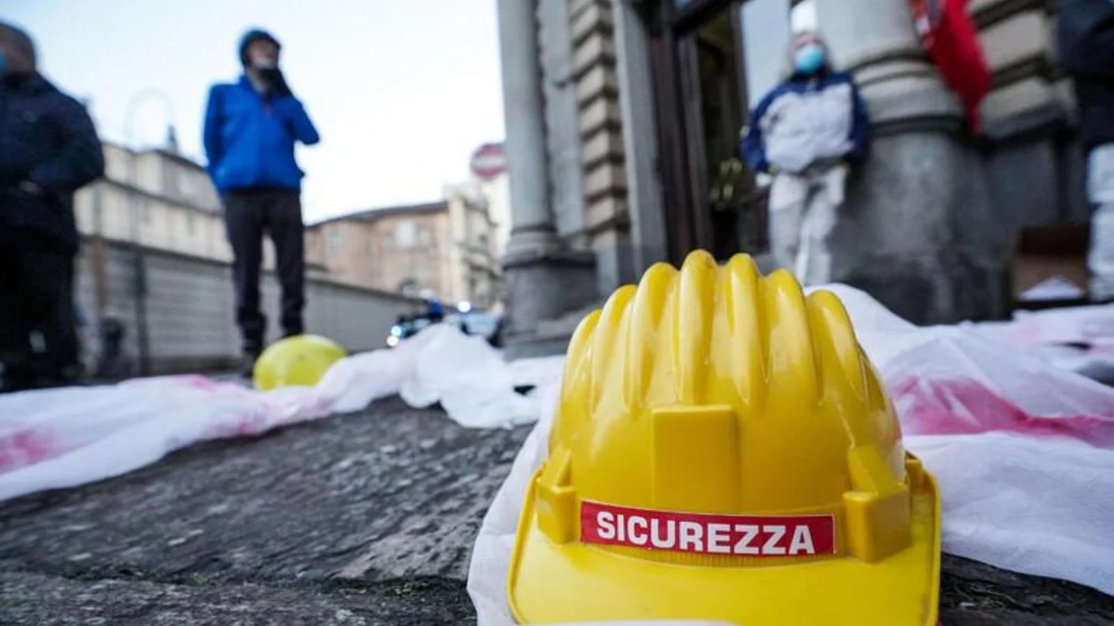 Operário de 48 anos morre após cair do telhado de empresa em Frosinone