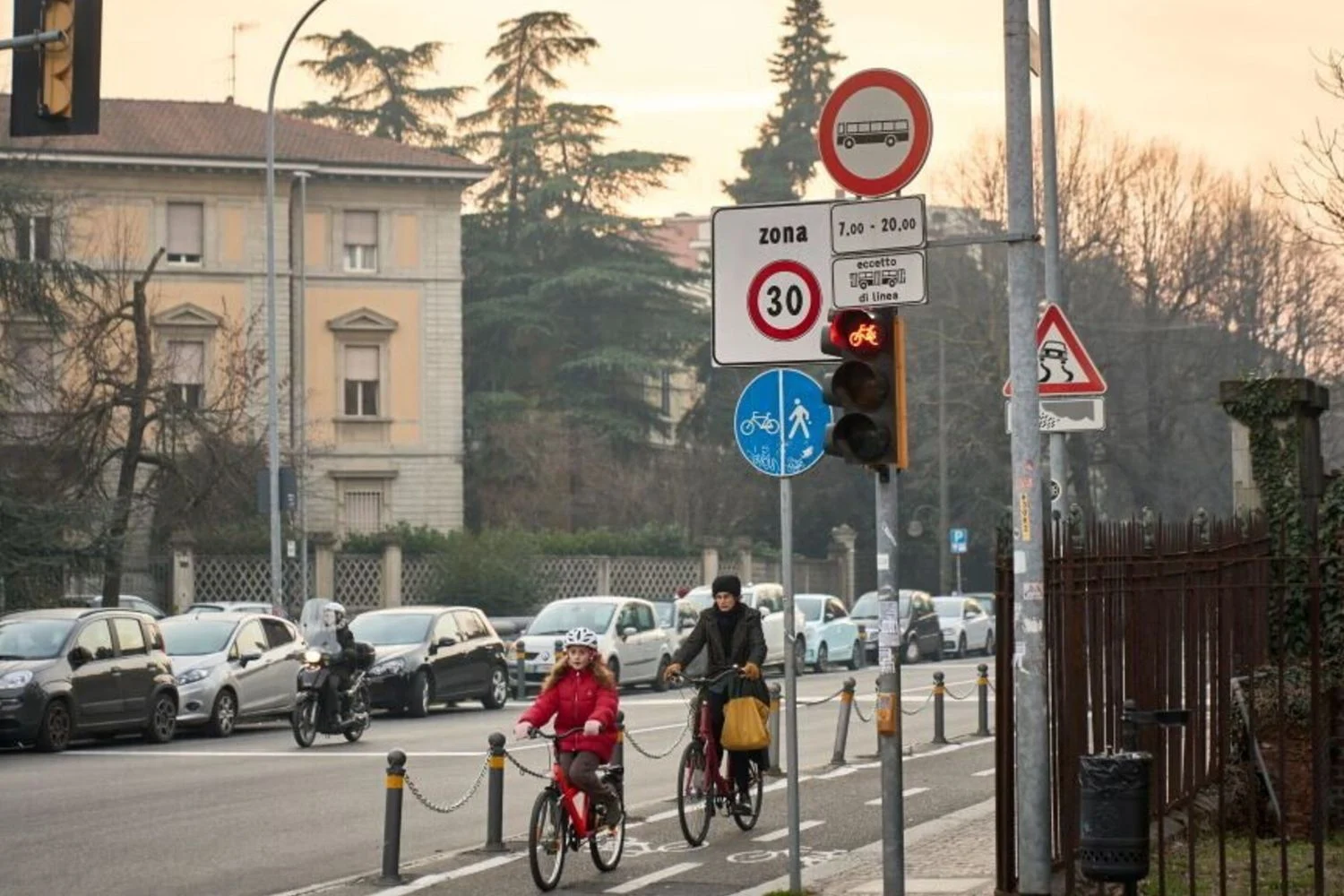 Tar da Emilia-Romagna anula 'Città 30' de Bologna após recurso de taxistas