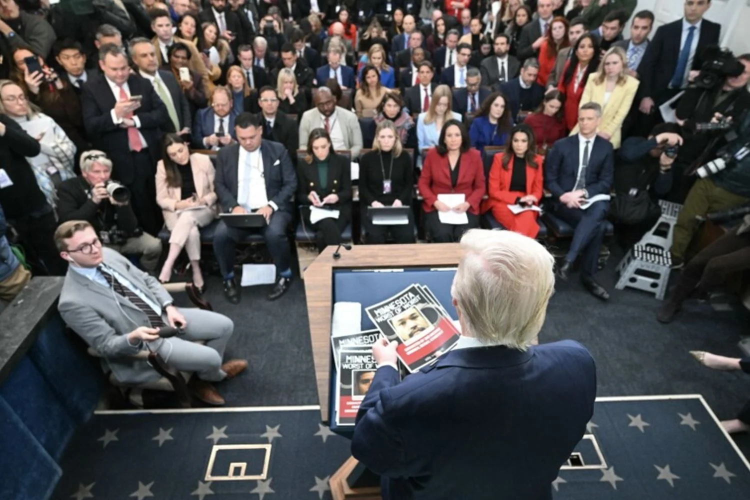 Trump recusa convite de Macron ao G7 em Paris e avança discurso sobre Groenlândia e imigração