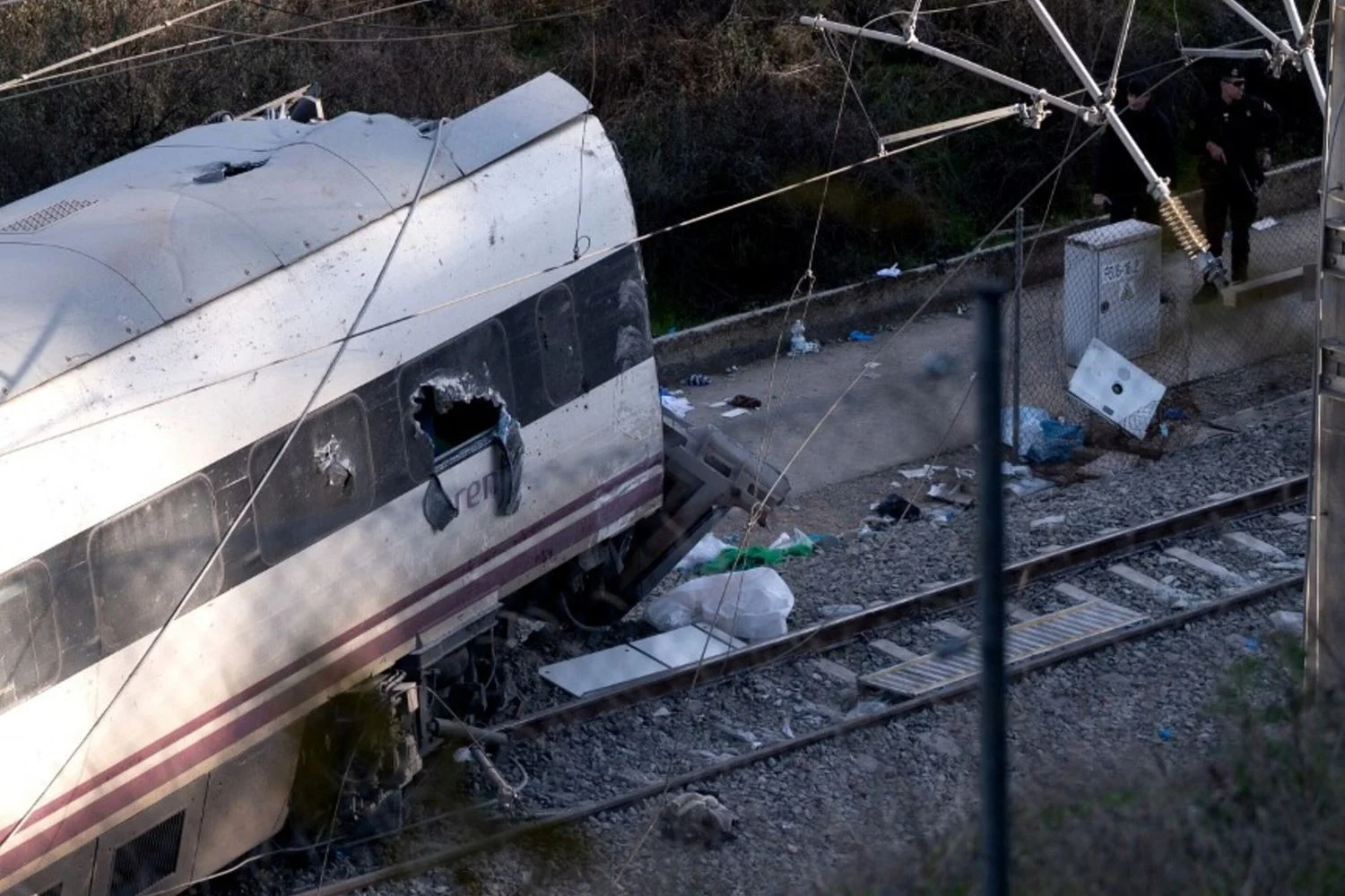 Colisão de trens em Adamuz: 41 mortos e três dias de luto na Espanha