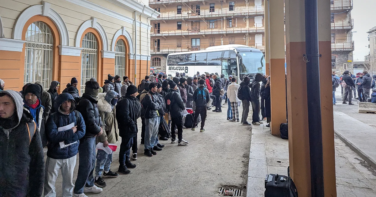 Trieste: novo despejo no Porto Vecchio transfere 100 migrantes; dezenas ficam na rua