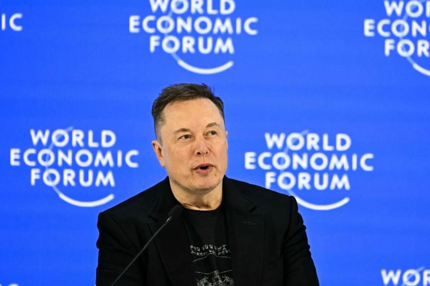 Musk em Davos: aparição-surpresa e o discurso de um 'alien' sobre futuro, IA e robôs