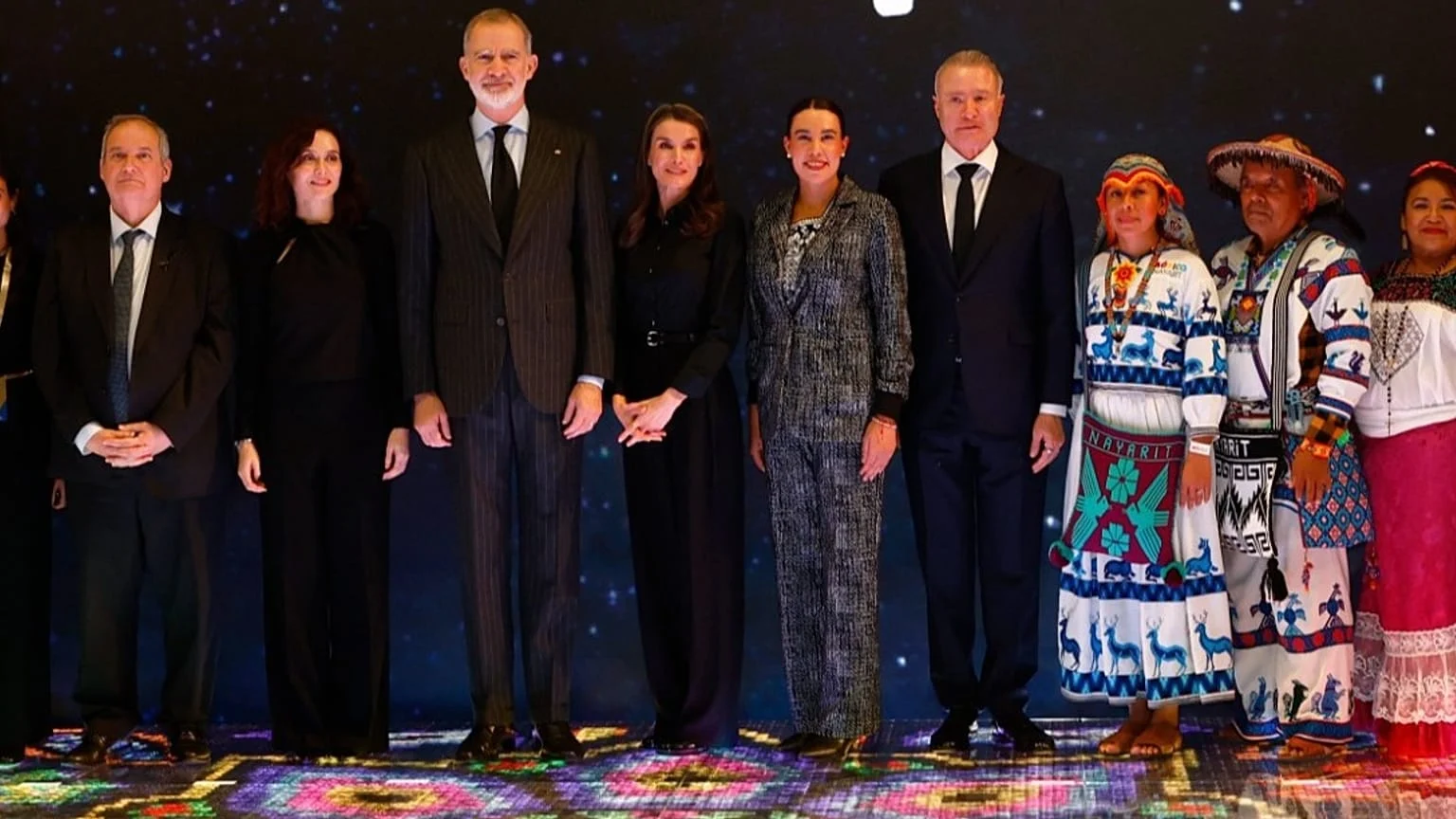 Reis de Espanha inauguram FITUR 2026 em clima de luto pela tragédia de Adamuz