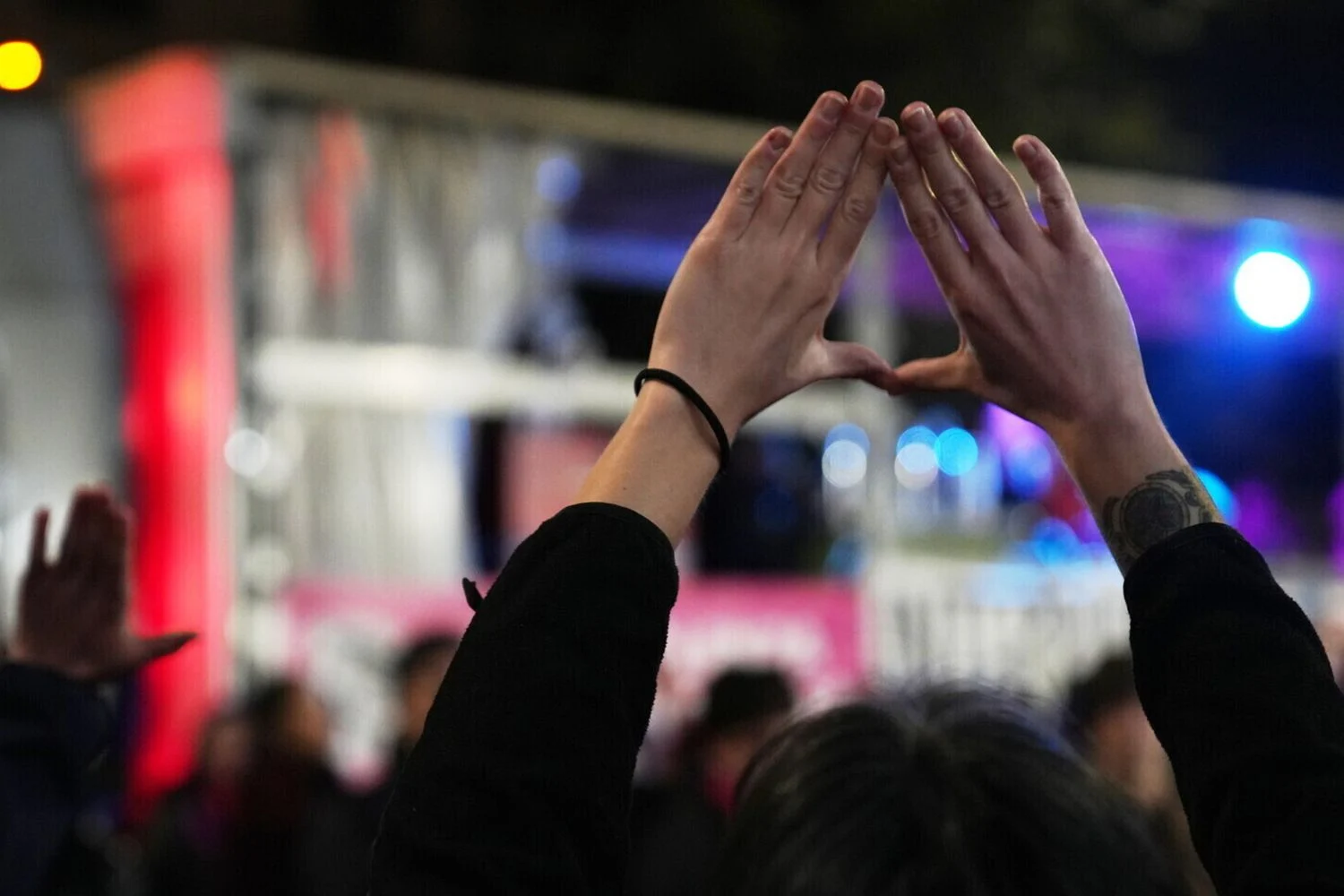 Mudança no texto sobre violência sexual provoca crise entre governo e oposição em Roma