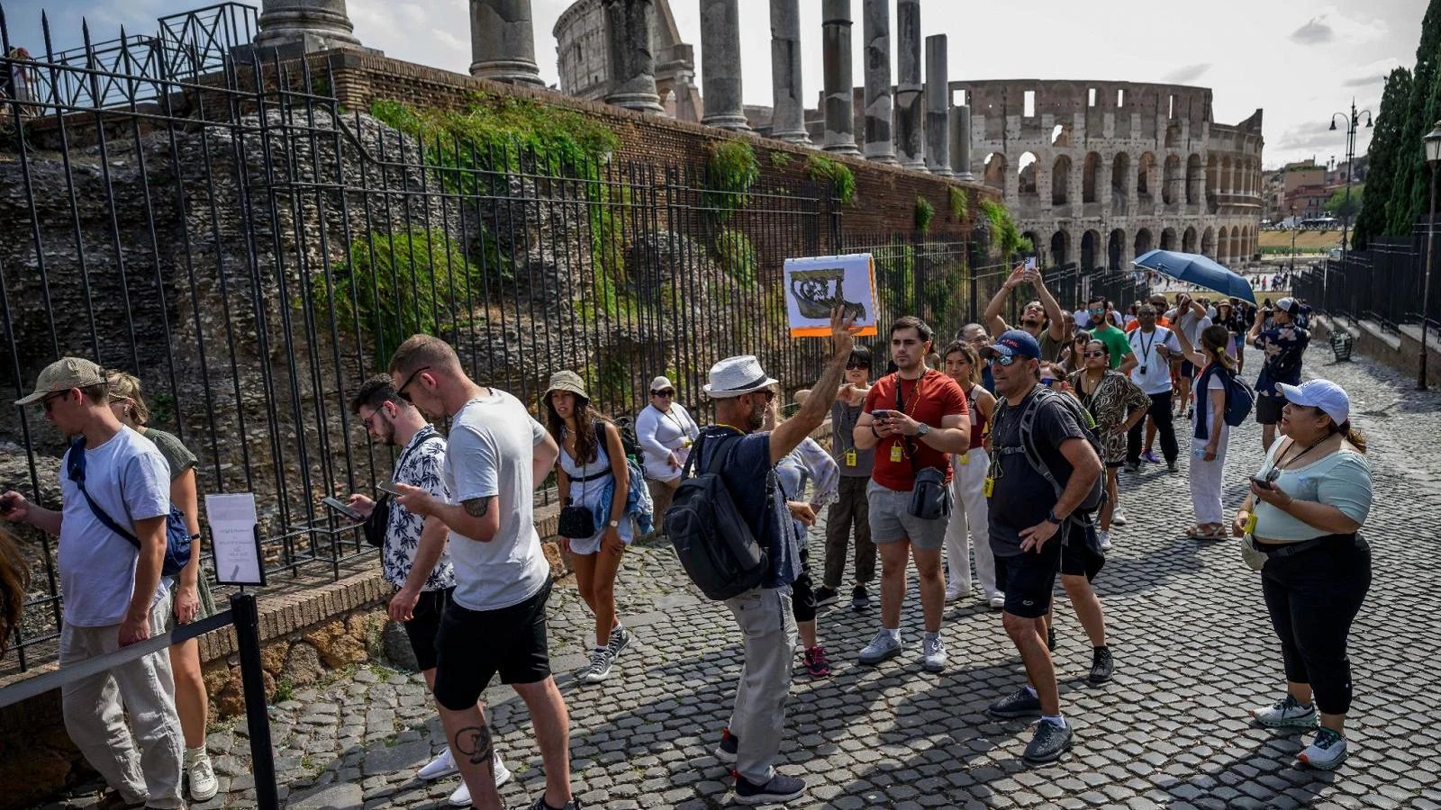 Viminale: turistas sobem 9,3% em agosto, mas emersão de aluguéis altera leitura dos dados