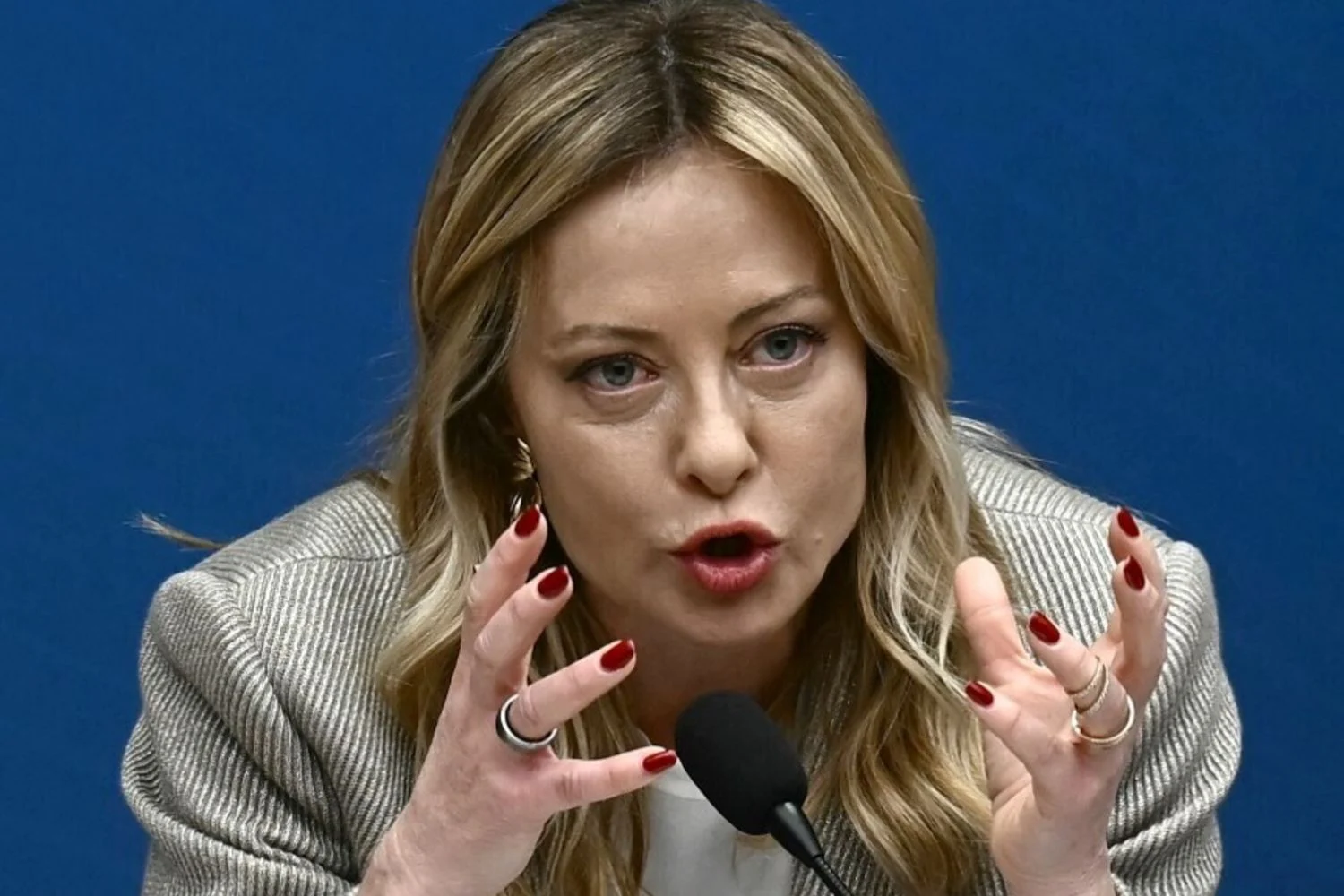 Meloni exige respeito ao compromisso da NATO no Afeganistão após críticas de Trump