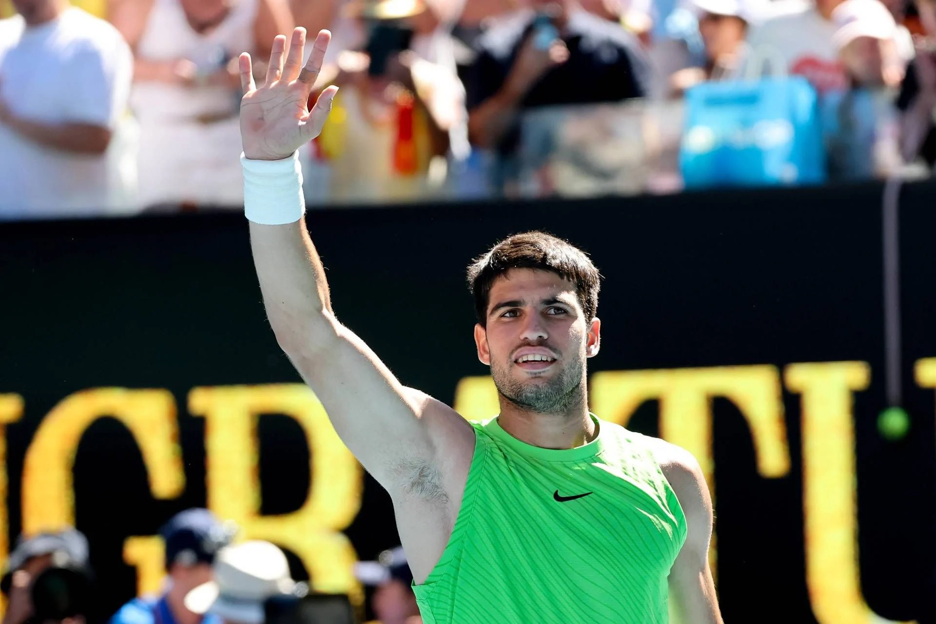 Alcaraz avança às quartas do Australian Open 2026: Paul eliminado em três sets