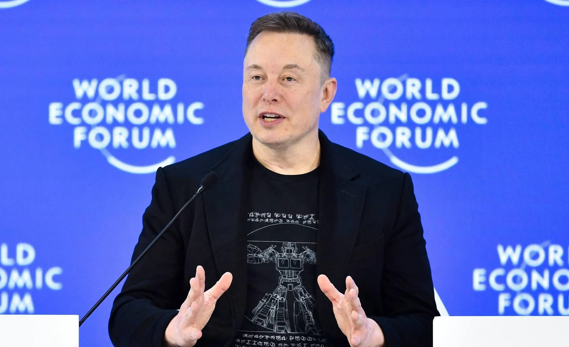 UE abre nova investigação sobre X e Grok, de Elon Musk, e mira riscos de imagens sexuais manipuladas