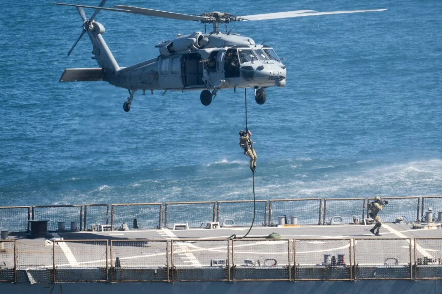 Irã alerta: porta-aviões dos EUA no Oriente Médio 'se tornarão alvos'
