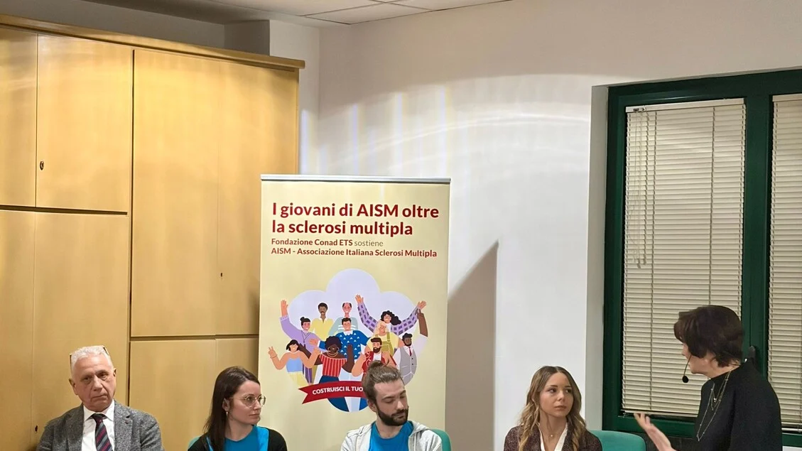Jovens além da esclerose múltipla: projeto de Fondazione Conad e AISM amplia suporte para under 40