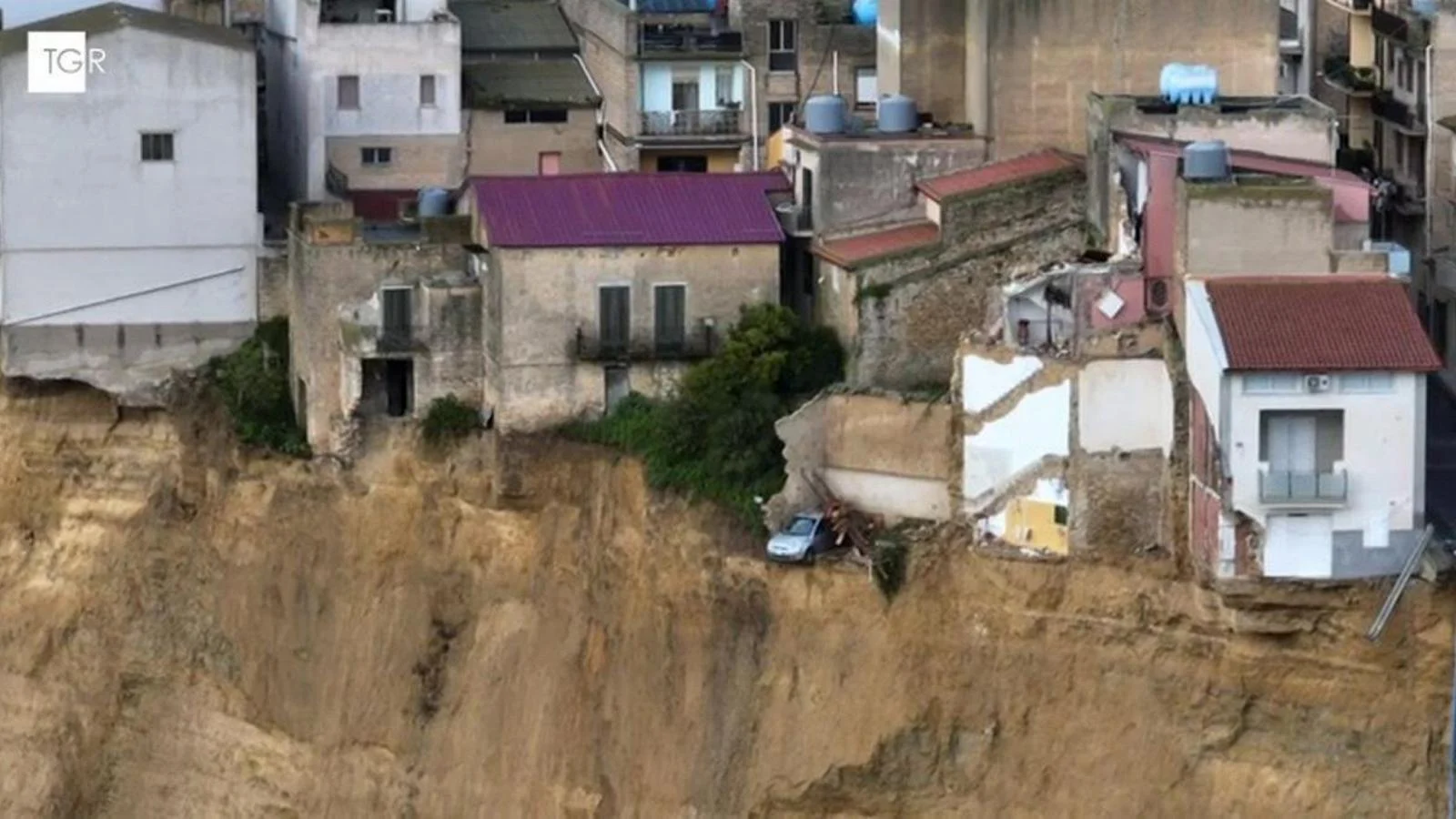 Deslizamento em Niscemi: casas no bordo em <strong>alto risco</strong>, alerta da <strong>Società Geologica Italiana</strong>