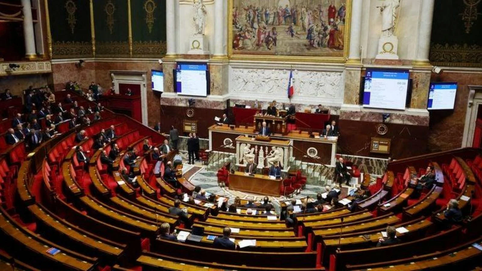 França aprova na Assembleia projeto que proíbe redes sociais para menores de 15 anos