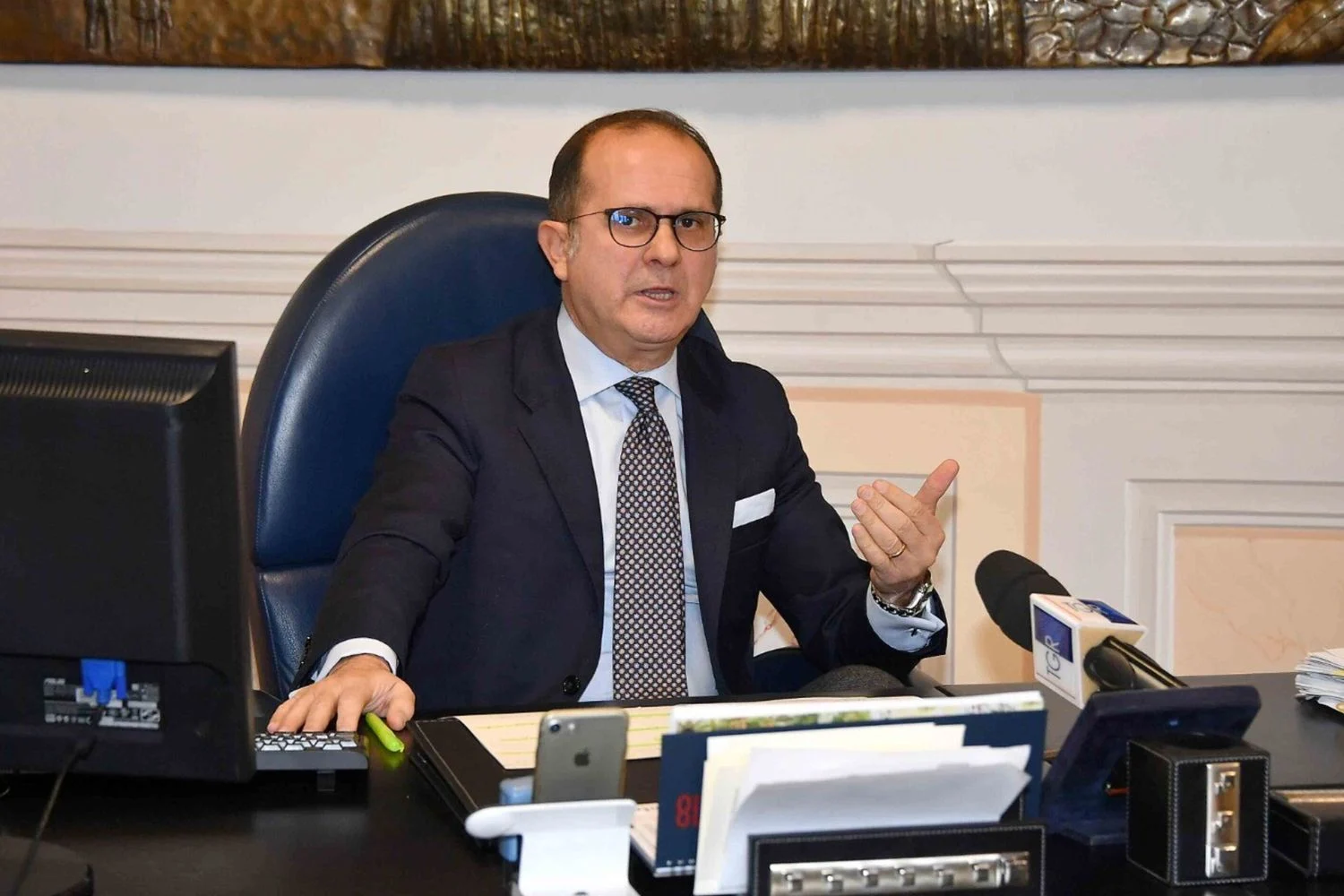 Autópsias indicam asfixia: pais de Claudio Carlomagno encontraram morte por enforcamento em Anguillara