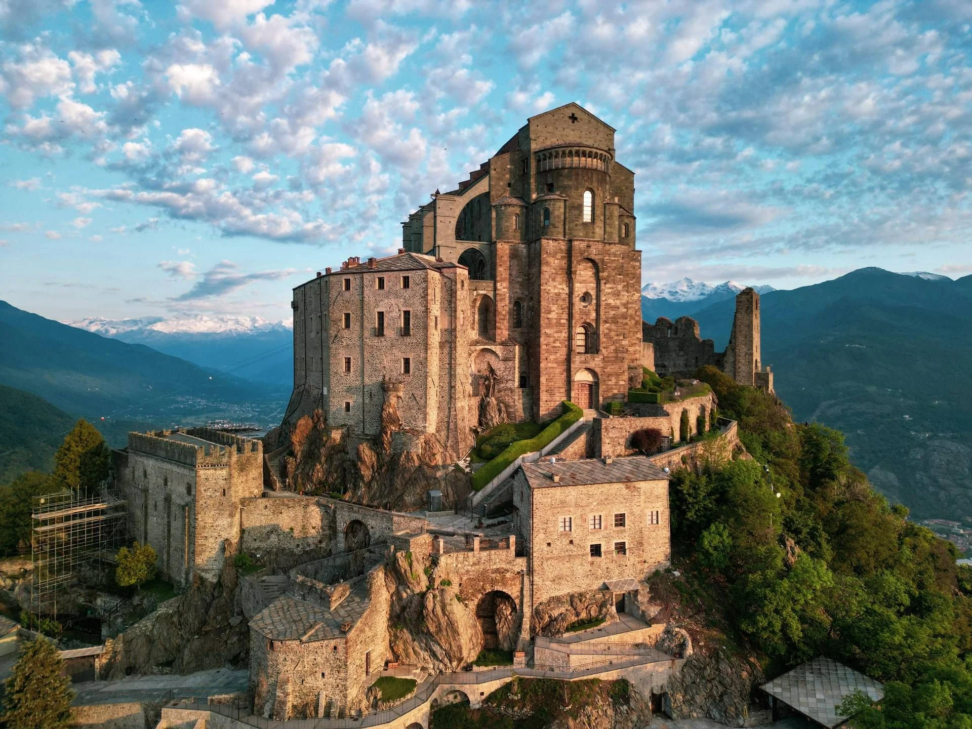 Sacra di San Michele vence Wiki Loves Monuments Itália: fotografia de Federico Milesi celebra patrimônio e memória