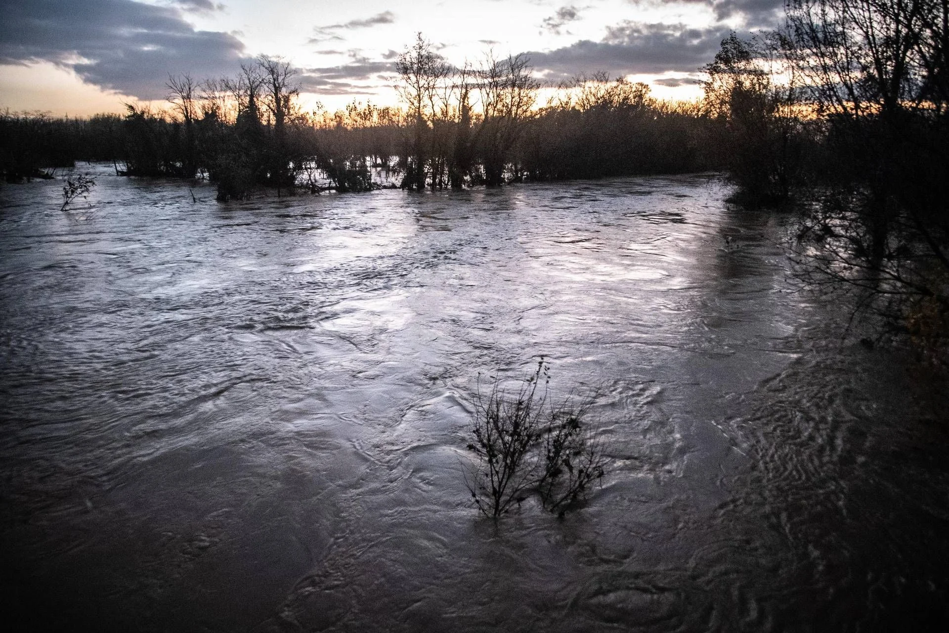 Maltempo avança para o Sul: chuvas, ventos e marejadas exigem monitoramento costeiro